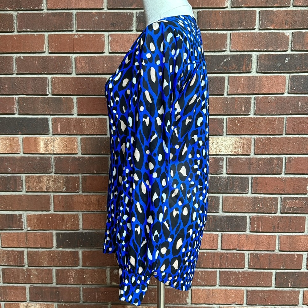 Trina Turk Blue Leopard Print Blouse Size Small - Picture 6 of 9
